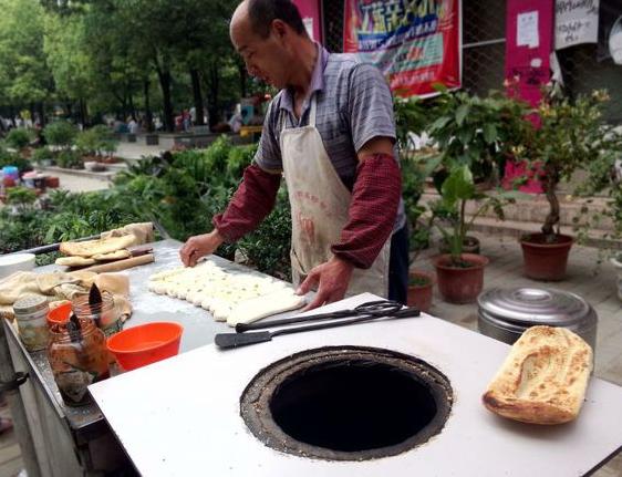 摆摊做什么简单好吃又赚钱，50种街头美食让你轻松吸引顾客