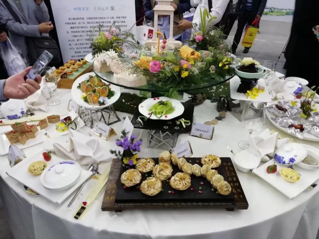 女孩做什么餐饮业赚钱，打造特色美食，引领潮流消费